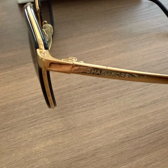 EUC Michael Kors Women's Adrianna - Picture 3 of 8